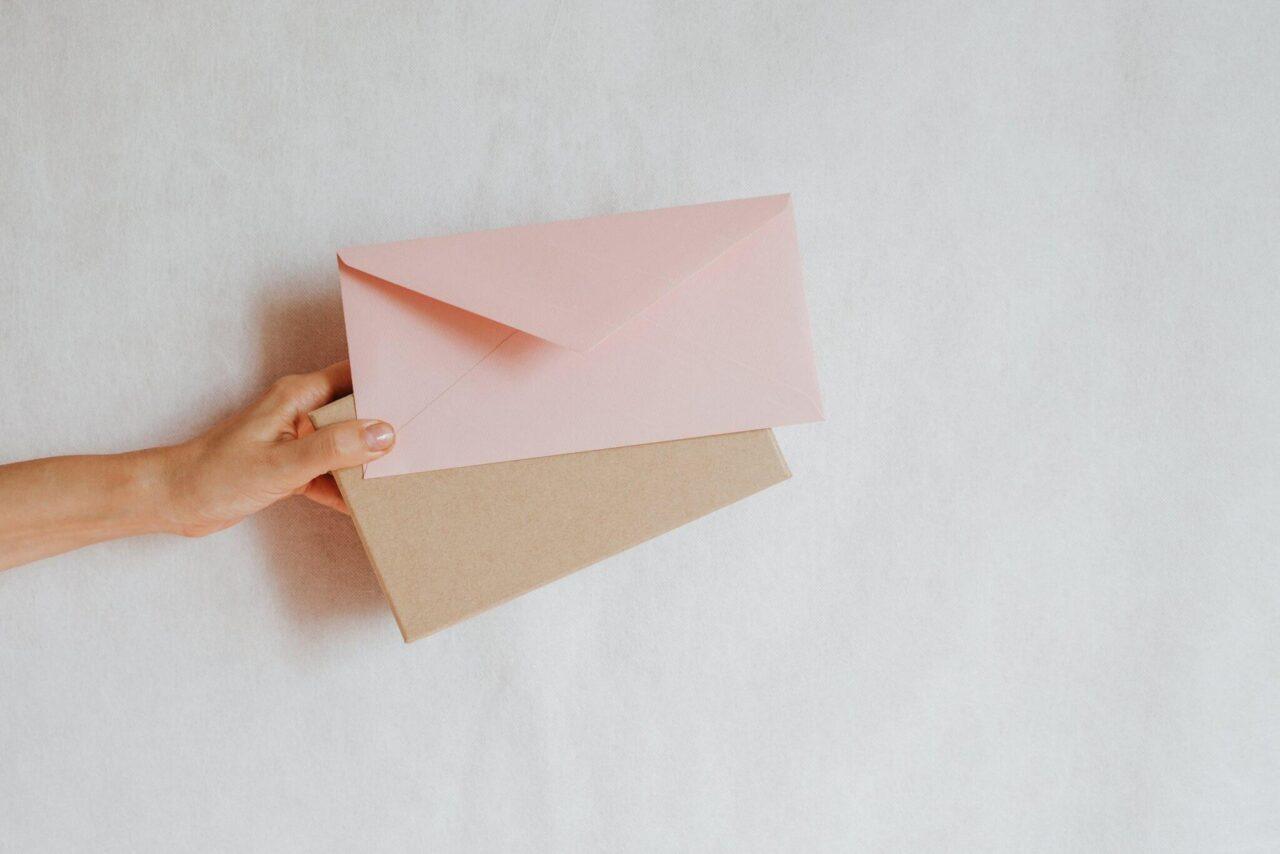 Guía sobre cuándo entregar las invitaciones de boda