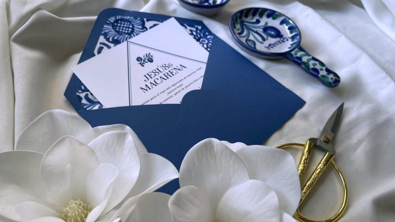 Proceso artesanal de montaje de la invitación Fajalauza