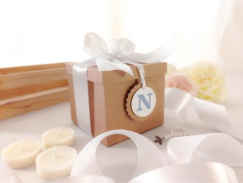Invitación de comunión Party Box presentada en caja